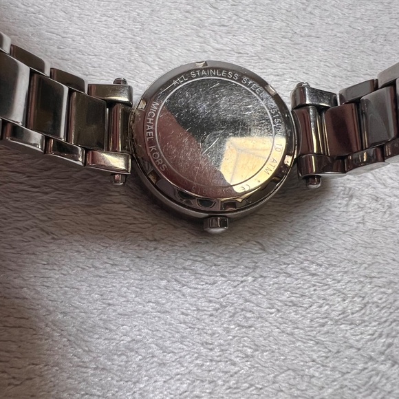 Michael Kors Mk5615 Ladies Silver Stainless Steel Watch with Crystals - Picture 16 of 16